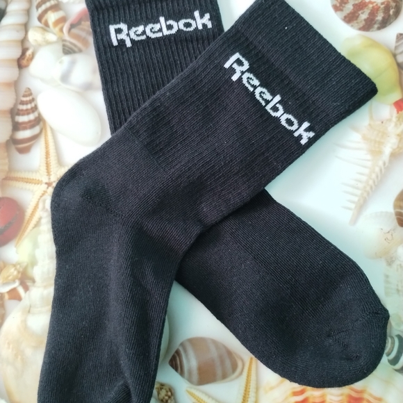 Mens Reebok shorts and socks - Picture 2 of 2